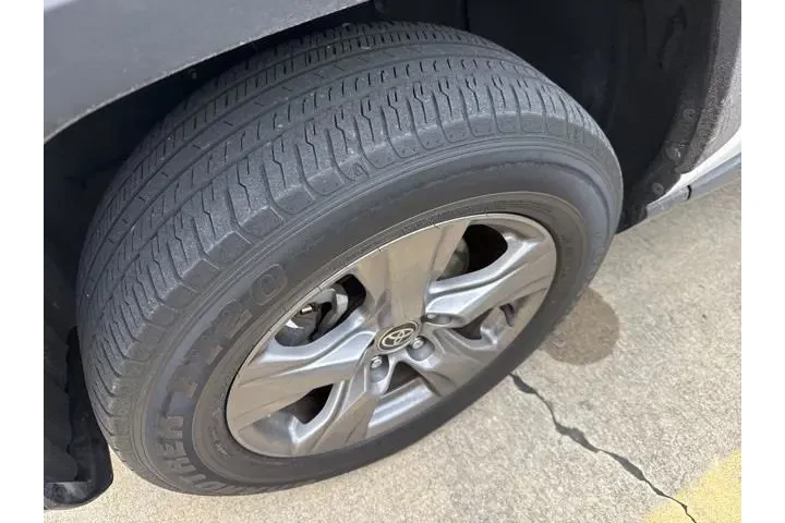 $28927 : Toyota RAV4 2022 XLE 4dr SUV image 2