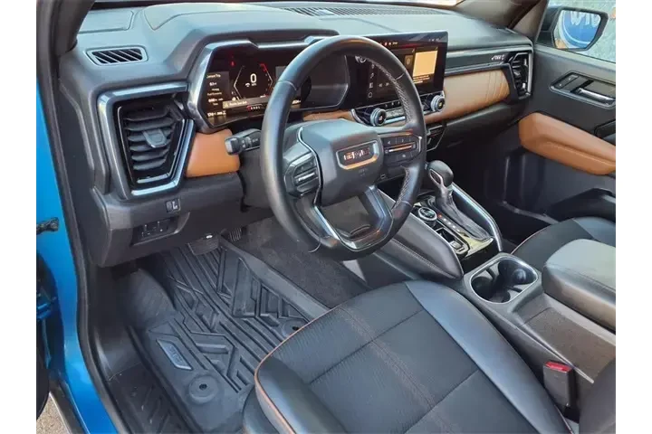 $39999 : GMC Canyon 2024 4x4 AT4 4dr image 5