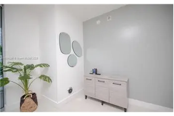 $4000 : Rental property with 1 bedro image 7