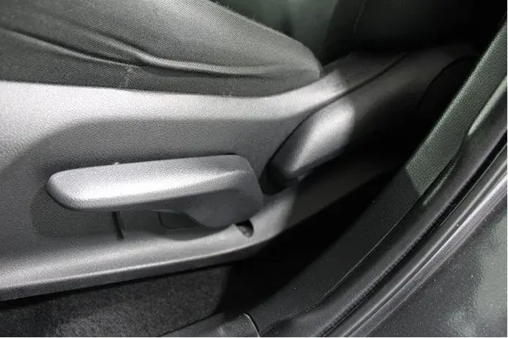 $29928 : Toyota RAV4 2024 AWD LE 4dr image 4