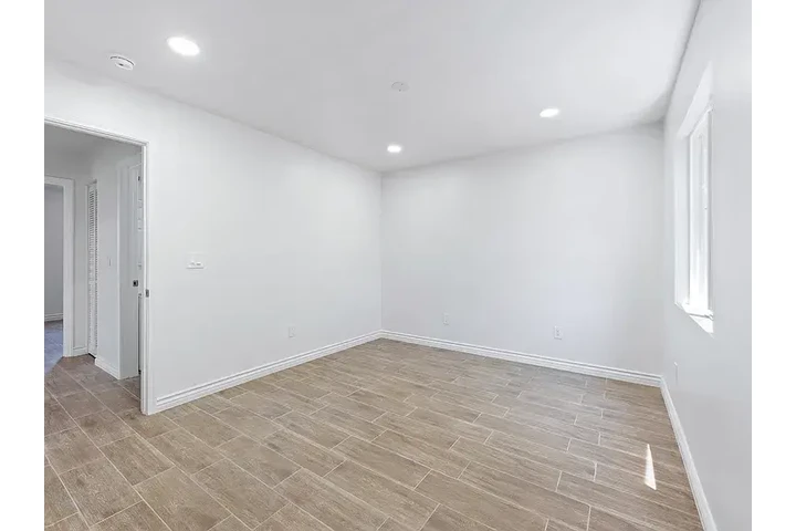 $900 : Newly constructed 2-bedroom image 8