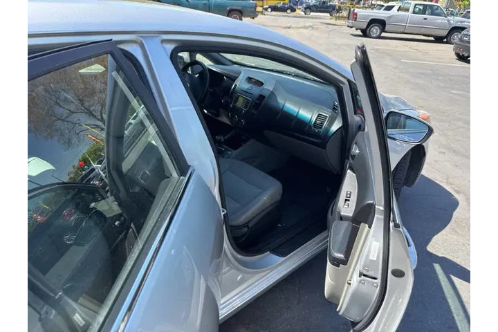 $7999 : 2015 Forte5 EX image 9