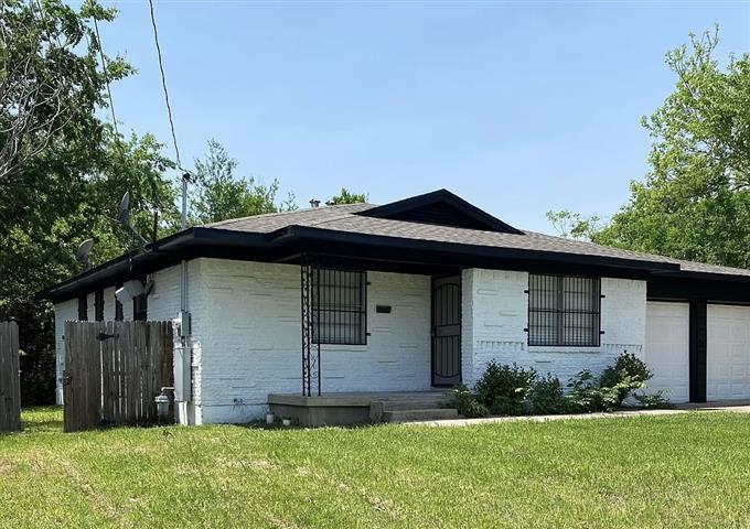 $1500 : HOUSE IN RENT IN DALLAS TX image 1