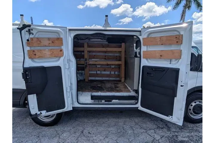 $13397 : Ford Transit 2018 250 3dr SW image 10