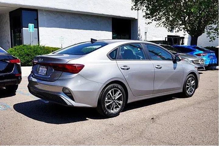 $16290 : Kia Forte 2023 LX 4dr Sedan image 8