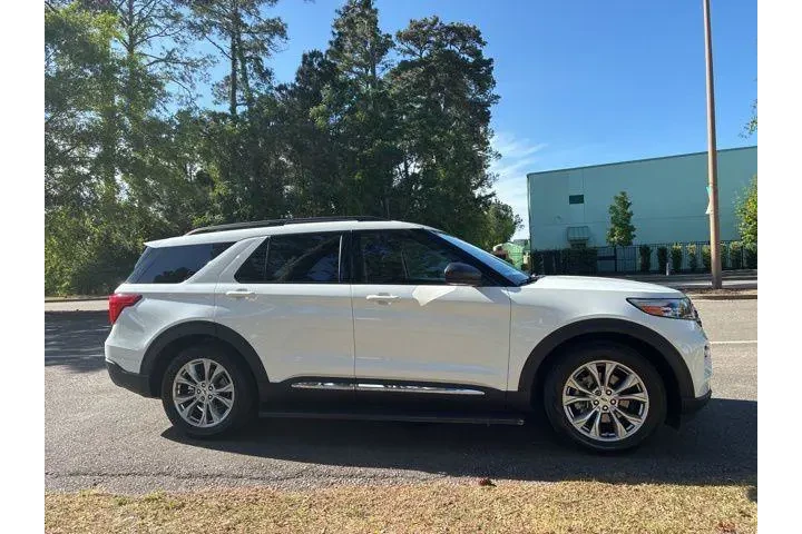 $33871 : Ford Explorer 2023 XLT 4dr S image 2
