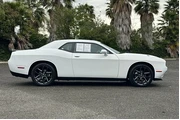 $23487 : Dodge Challenger 2022 SXT 2d thumbnail