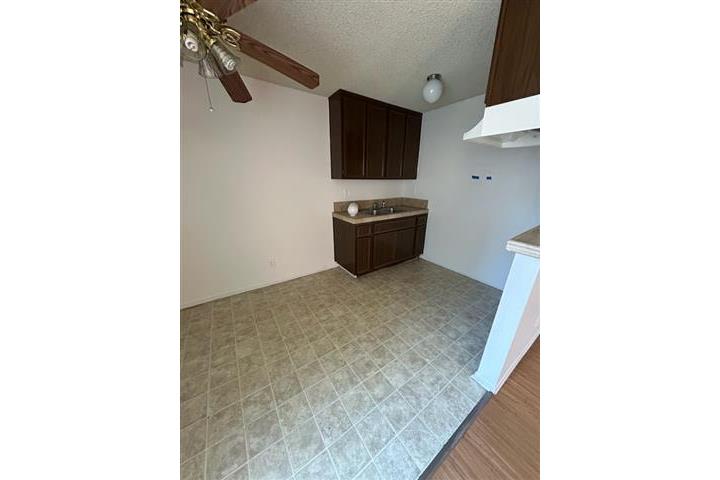 $1700 : HAWTHORNE APT. 1 REC. image 1