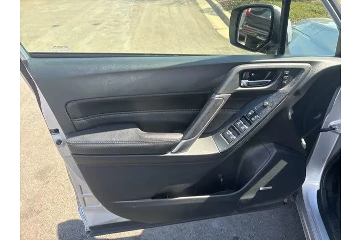 $9900 : Subaru Forester 2017 AWD 2.5 image 7