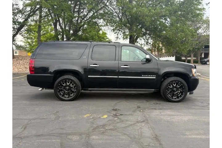 $9900 : 2012 Suburban LTZ image 6