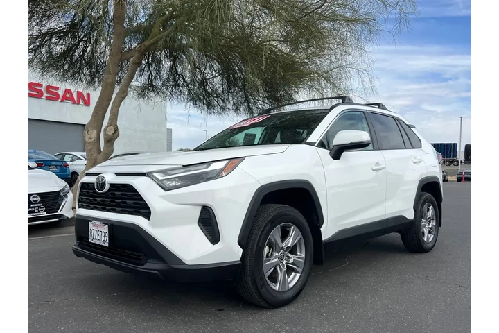 $27997 : Toyota RAV4 2022 XLE 4dr SUV image 8