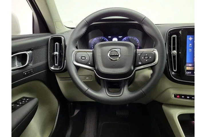 $28998 : Volvo XC40 2022 T4 Momentum image 10