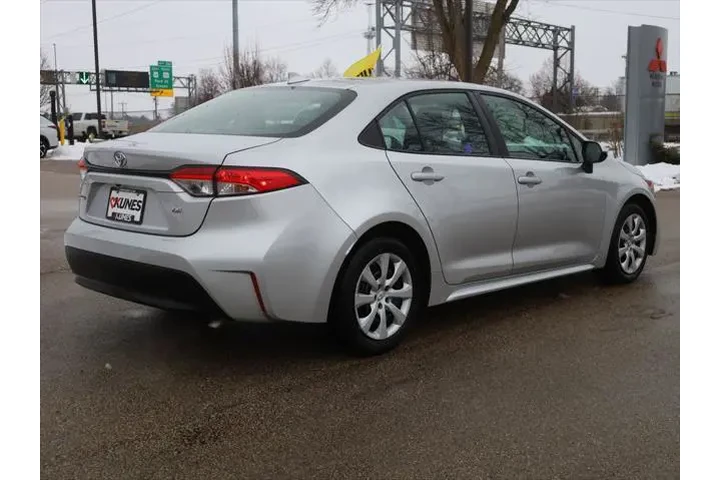 $20377 : Toyota Corolla 2023 LE 4dr S image 10