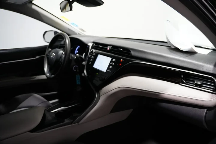 $13821 : 2019 Camry image 8