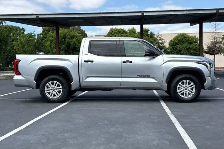 $34195 : Toyota Tundra 2022 4x2 SR5 4 image 8
