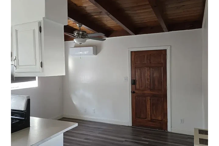 $1550 : Beautiful and private 1 bed 1 image 3