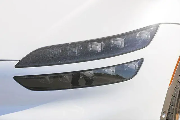 $35492 : Genesis GV60 2023 AWD Perfor image 8