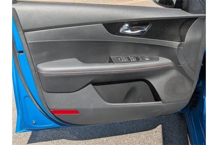 $18992 : Kia Forte 2023 GT 4dr Sedan image 9