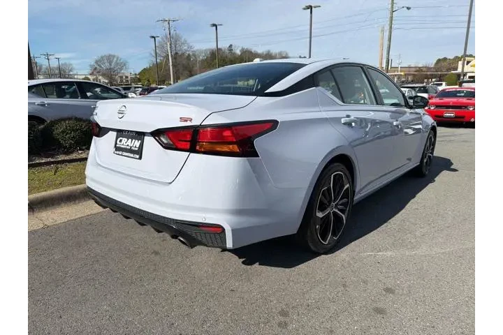 $21488 : Nissan Altima 2024 2.5 SR 4d image 7