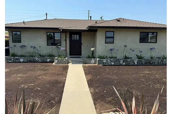$2100 : HOUSE RENT IN Bellflower CA image 1