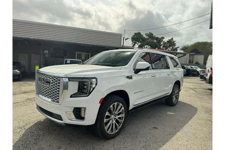 2021 GMC Yukon XL Denali 2WD image 1
