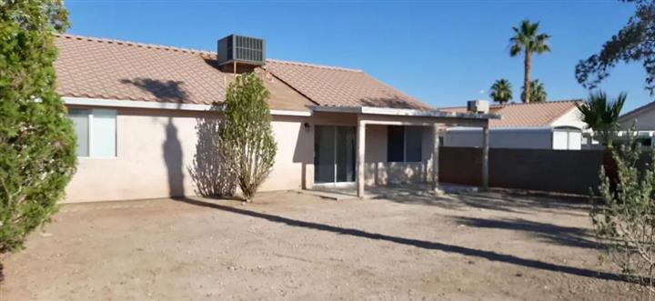 $1100 : Available - North Las Vegas image 2