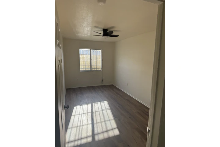 $1200 : Se renta cuarto image 5