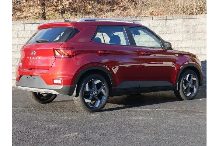 $21995 : Hyundai VENUE 2024 SEL 4dr C image 7
