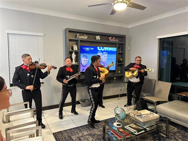 Mariachis serenatas Mexicana image 5