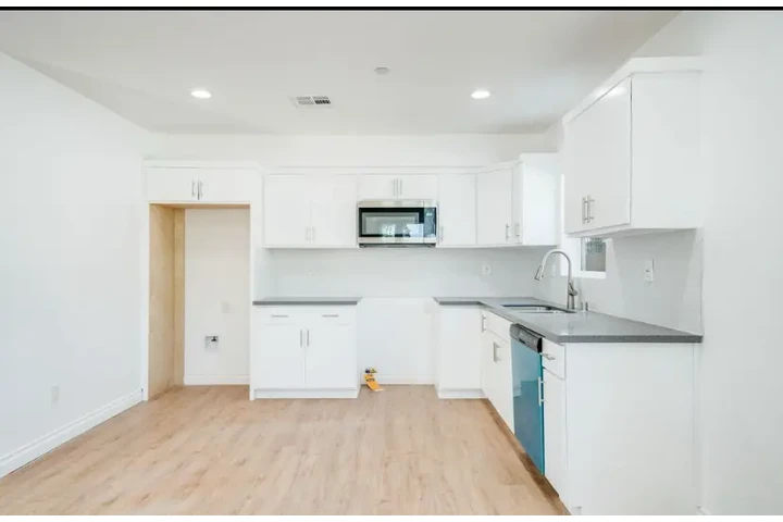 $2500 : 3bd and 2bath for rent at LA image 9