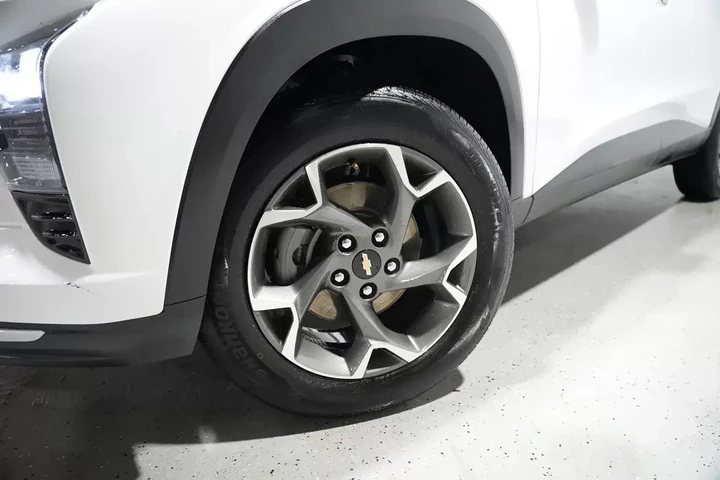 $20391 : 2025 Trax LT image 3