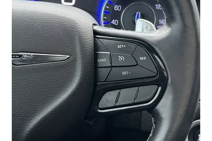 $22981 : Chrysler 300 2021 S V6 4dr S image 10