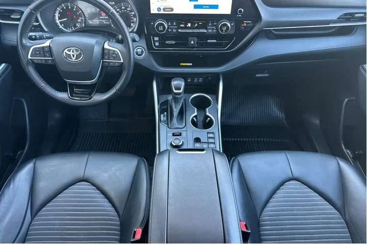 $32800 : Toyota Highlander 2023 AWD X image 6
