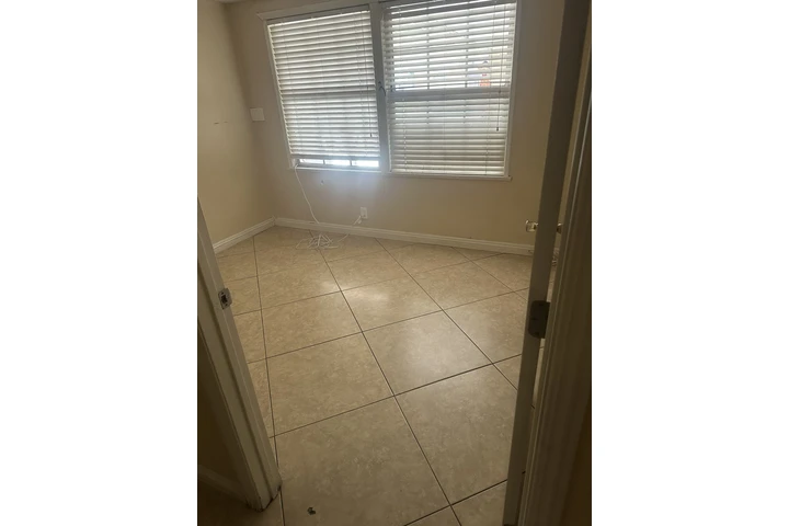 $650 : Rento recámara south el monte image 1