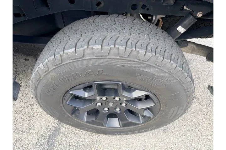 $33411 : Ford F-150 2023 4x4 XL 4dr S image 2