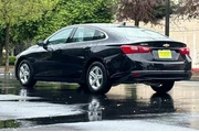 $15692 : Chevrolet Malibu 2023 LT 4dr thumbnail