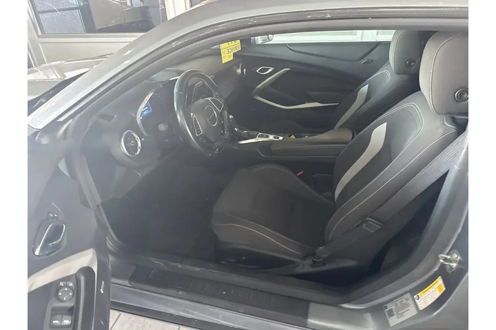 $23185 : Chevrolet Camaro 2020 LT 2dr image 9