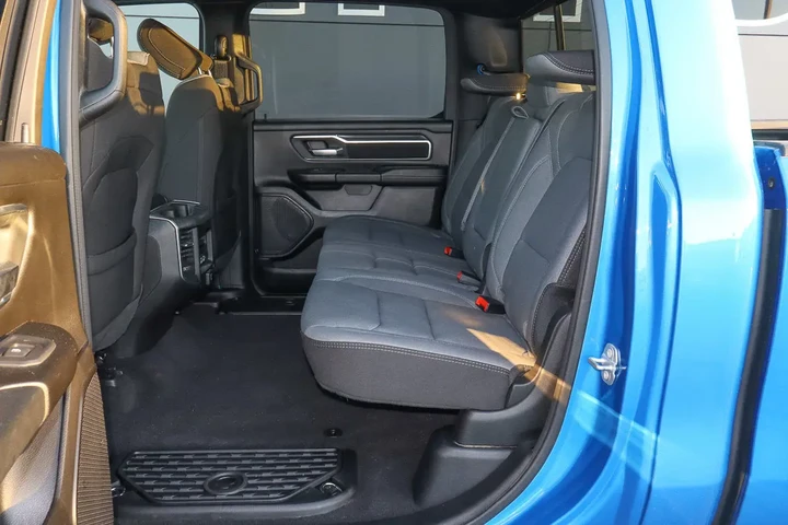 $38988 : 2025 1500 Big Horn 4x4 Crew C image 8