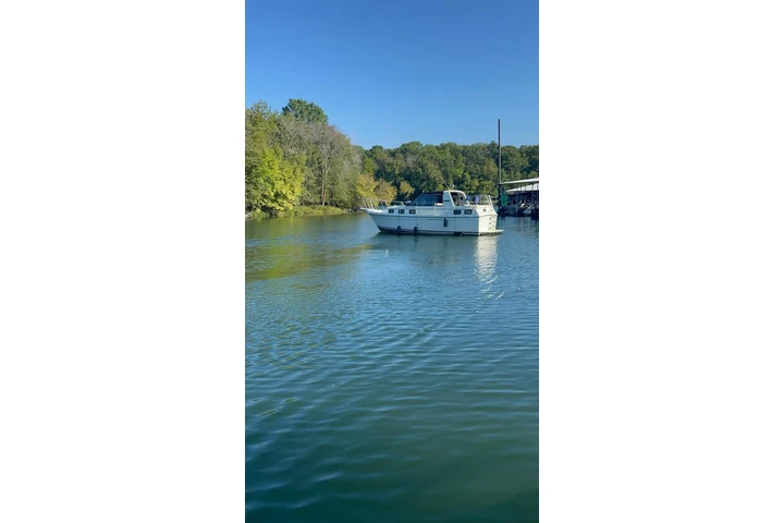 CARVER BOAT FOR SALE image 3
