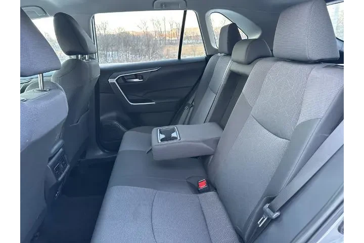 $31995 : Toyota RAV4 2025 AWD XLE 4dr image 6