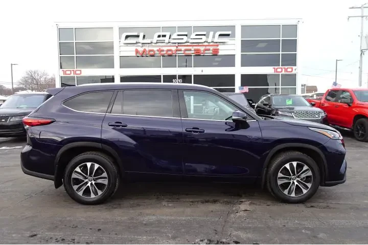 $32995 : 2020 HIGHLANDER image 2