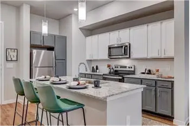 $2612 : Rental property with 3 bedro image 6