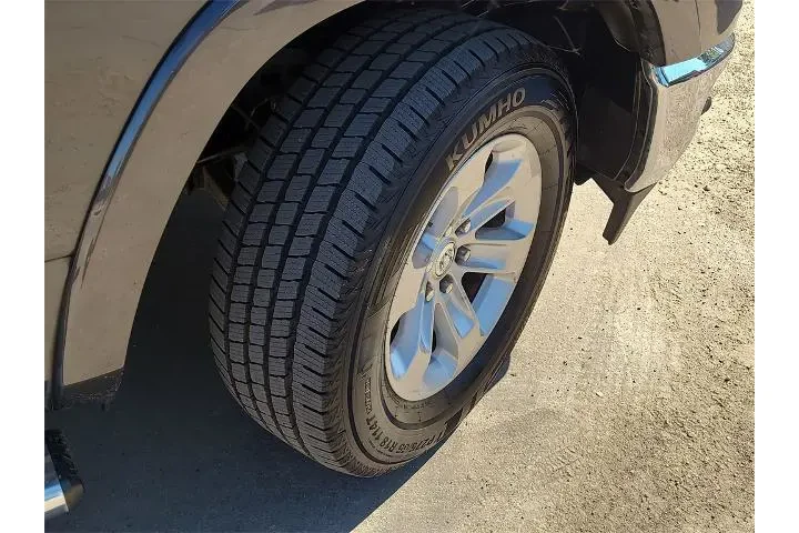 $27247 : Ram 1500 2020 4x4 Laramie 4d image 7