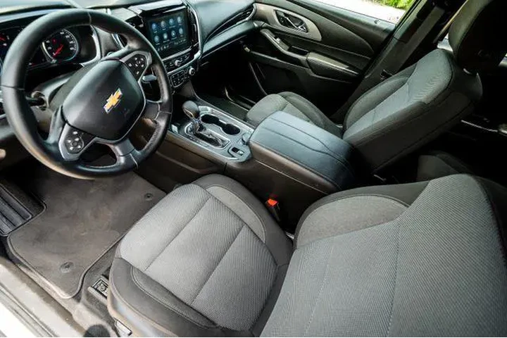 $28687 : Chevrolet Traverse 2023 LT C image 5
