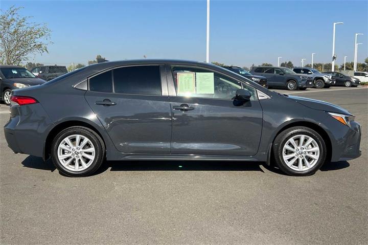 $24450 : Corolla Hybrid LE image 3