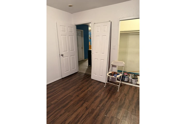 $700 : Recamara en renta image 1