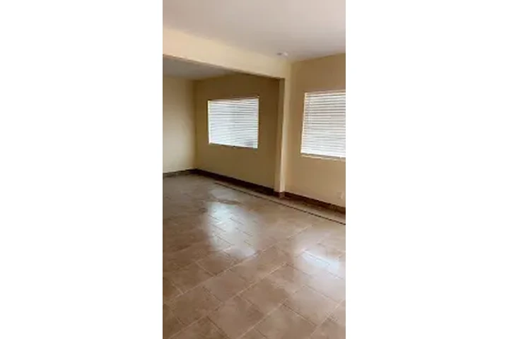 SE RENTA CASA EN PERRIS image 6