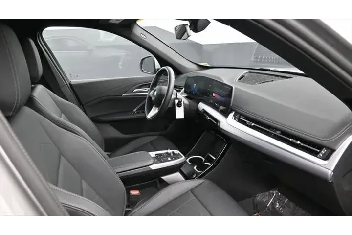 $35791 : BMW X1 2024 AWD xDrive28i 4d image 4