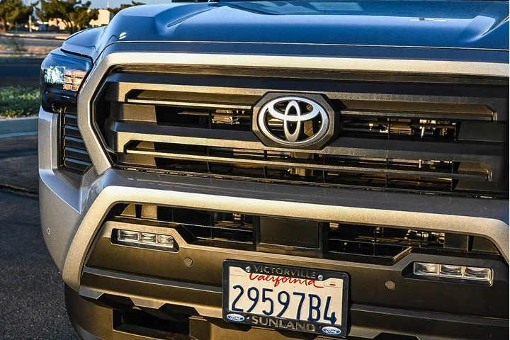 Toyota Tacoma 2024 4x4 SR5 4 image 5