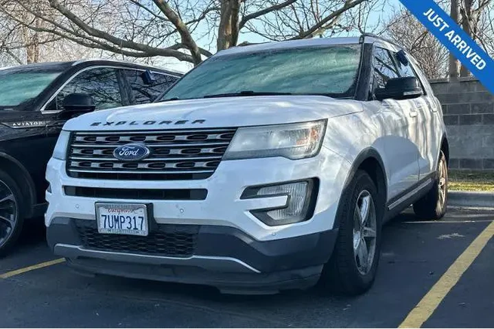 $12995 : Ford Explorer 2016 XLT 4dr S image 1